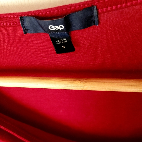 "GAP" Maroon Colored Size Small Tank - Picture 2 of 3
